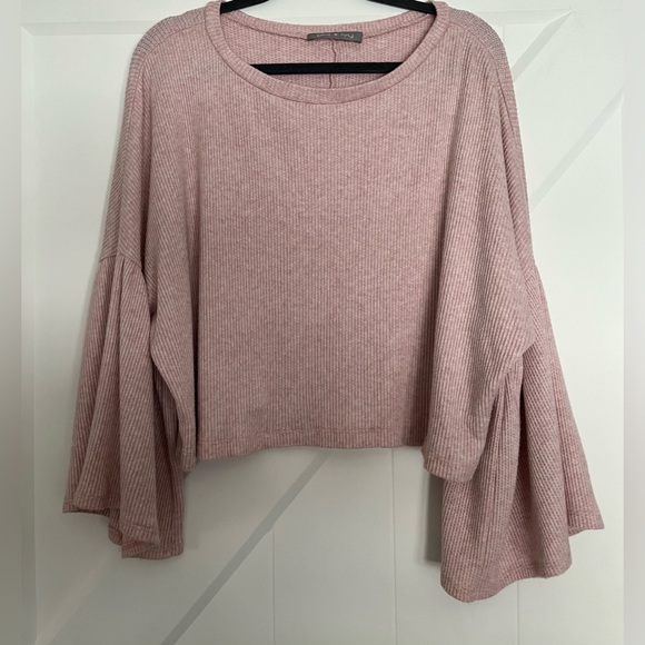 Tops - Pink Ribbed Bell Sleeve blouse